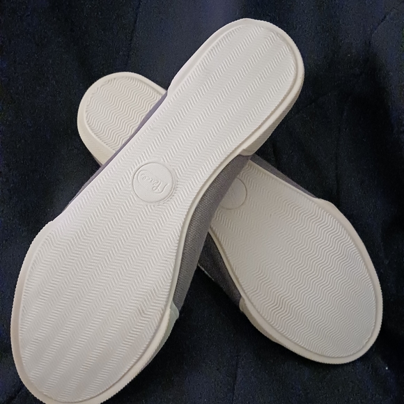 Sakroots Flats **NEW** - Picture 4 of 4